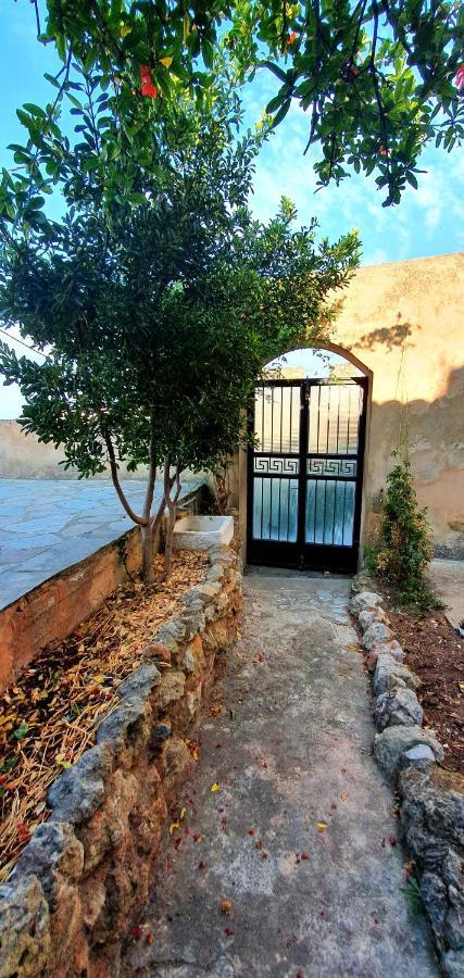 גיתיו Traditional Hillside Cottage מראה חיצוני תמונה