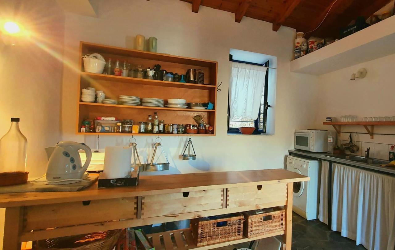 גיתיו Traditional Hillside Cottage מראה חיצוני תמונה